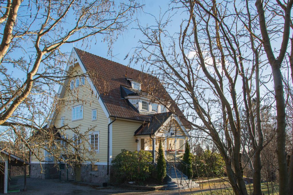 29. Tradgardsanlaggning nya betongplattor fritidshus Johannesfred Bromma