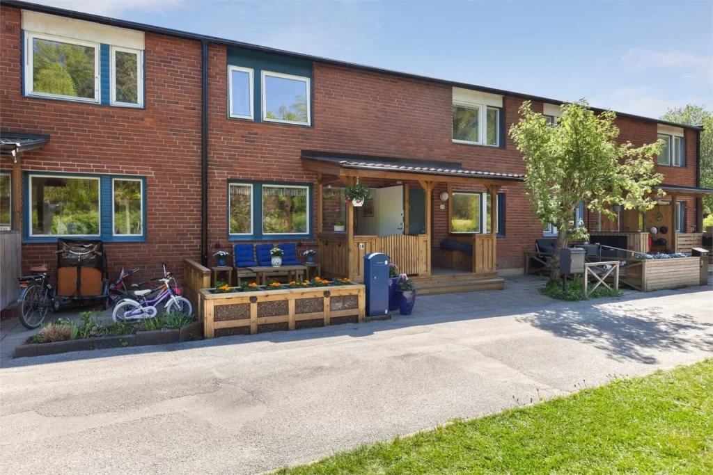 6. Plattlaggning slata plattor infart fastighetshus Jarfalla Barkaby 1536x1024